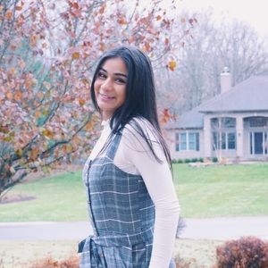 Meet your Posher, Isra